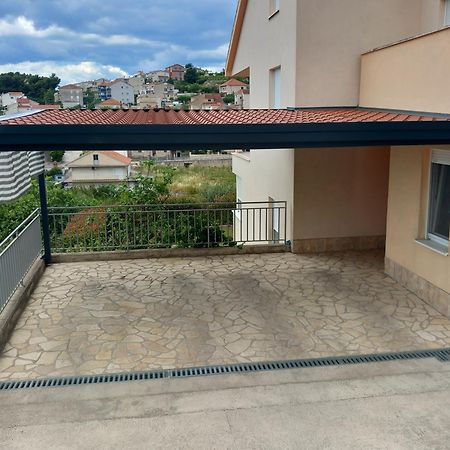 Magi House With Pool Apartment โปดสตรานา ภายนอก รูปภาพ