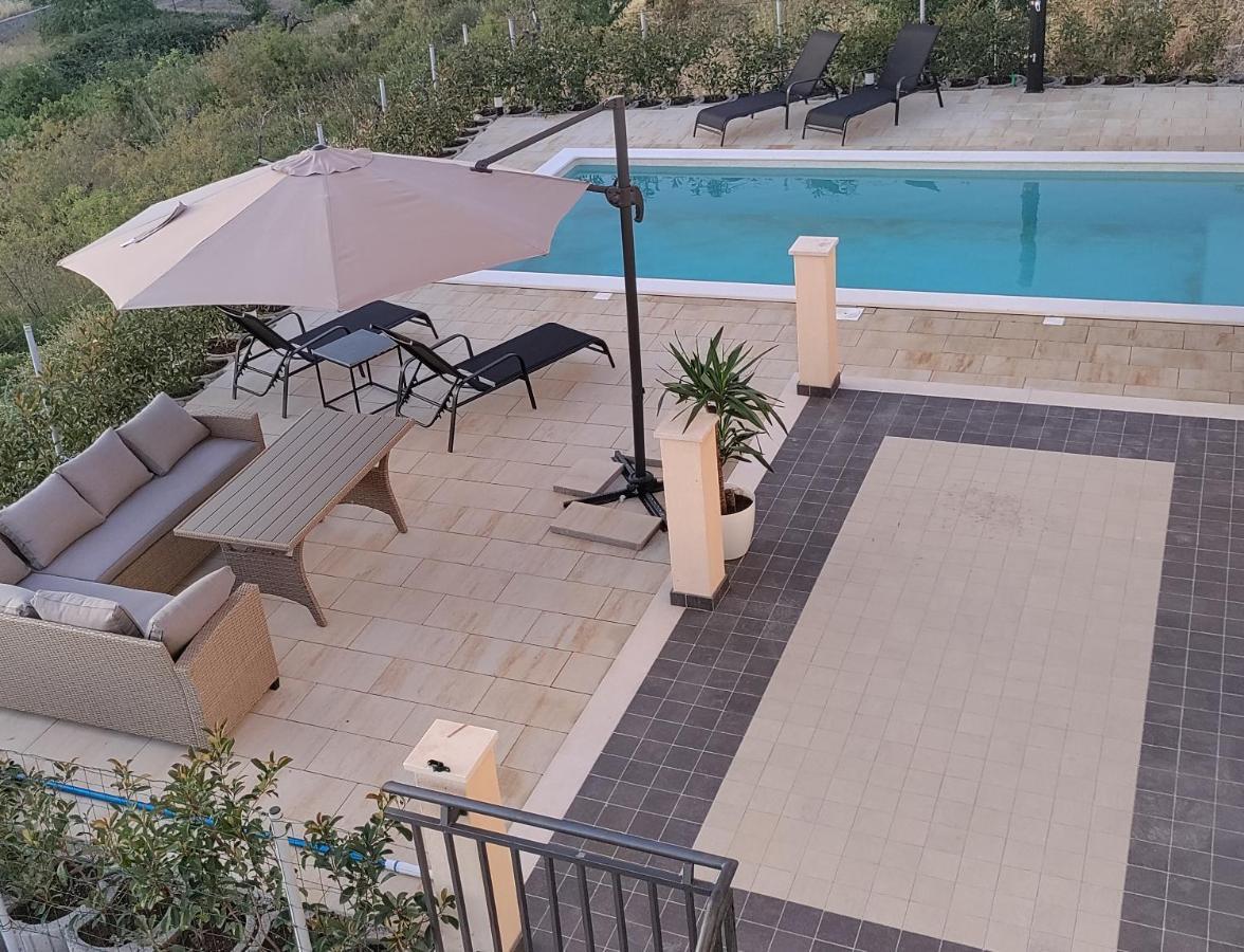 Magi House With Pool Apartment โปดสตรานา ภายนอก รูปภาพ